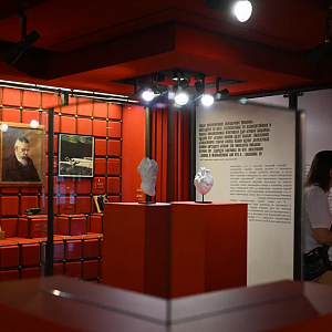 В музее-заповеднике «Горки Ленинские» открылась выставка «Новый человек»